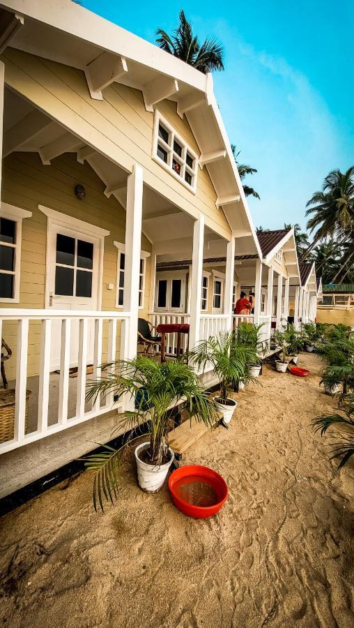 Cocos Beach Resort Палолем Екстериор снимка