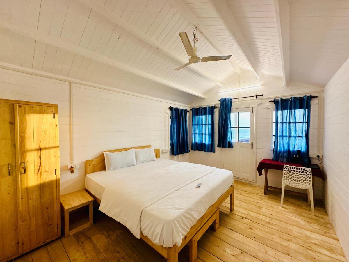 Cocos Beach Resort Палолем Екстериор снимка
