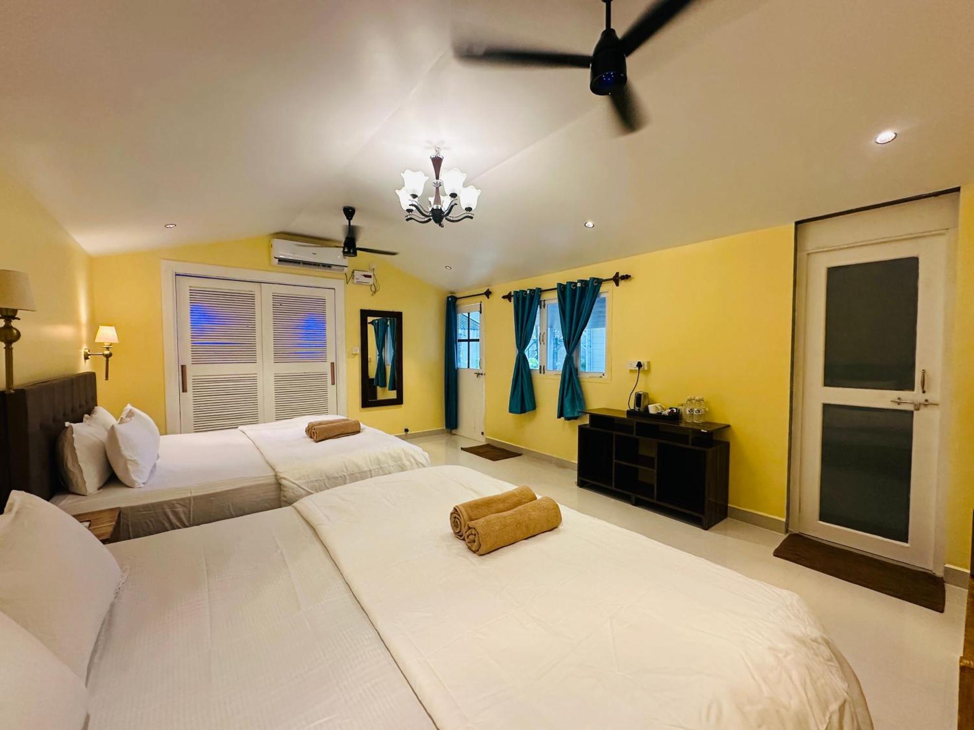 Cocos Beach Resort Палолем Екстериор снимка